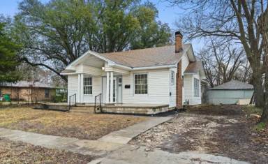 Main picture of 114 E Scott St
