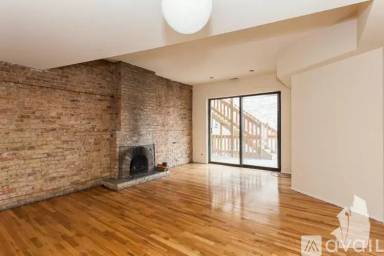 Main picture of 2900 N Broadway St