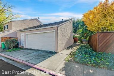 Main picture of 141 Briarwood Dr