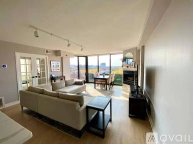 Main picture of 1309 N Wells St