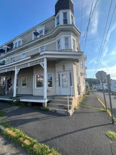 Main picture of 38 Clay St
