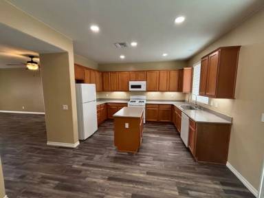 Main picture of 2684 Jade Tree St