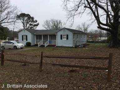 Main picture of 305 Alexandria Rd
