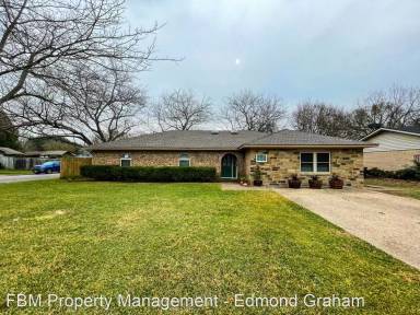 Main picture of 401 Hutson Dr