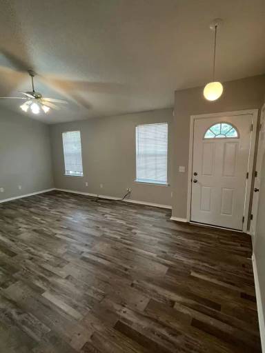 Main picture of 5491 Chantilly Cir