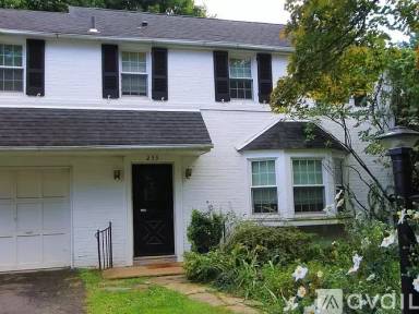 Main picture of 233 Forrest Ave