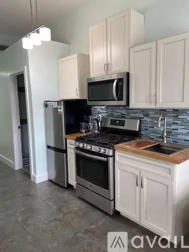 Main picture of 901 White St