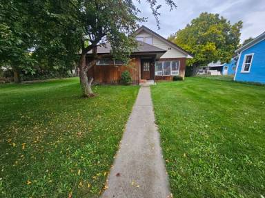 Main picture of 709 E Manitoba Ave