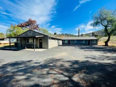 Main picture of 3823 Robinhood Ln