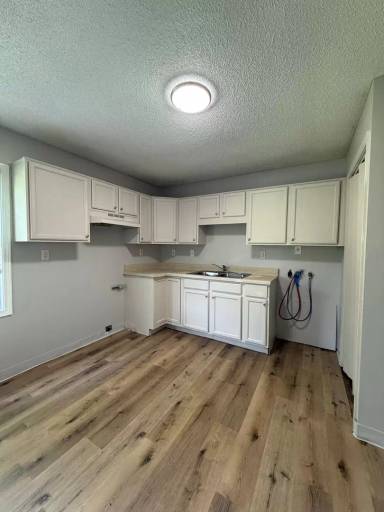 Main picture of 10919 Ewing Ave