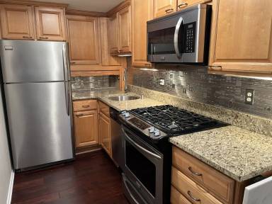 Main picture of 2025 E Greenwich Ave