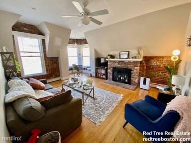 Main picture of 1575 Beacon St