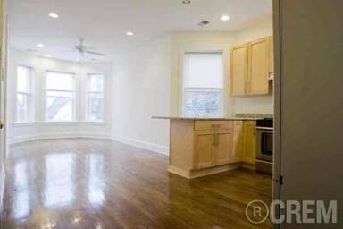 Main picture of 3646 N Hermitage Ave