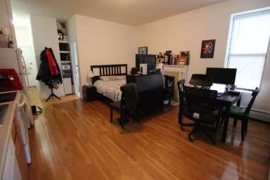 Main picture of 72 W 87th St