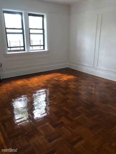 Main picture of 300 Gramatan Ave