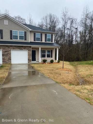 Main picture of 306 Village Creek Way