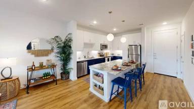 Main picture of 3816 Dacoma St