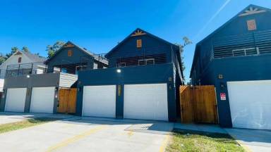 Main picture of 9324 Firnat St