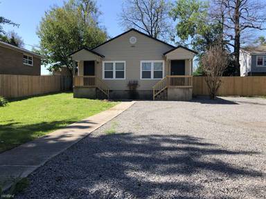 Main picture of 208 Goingsnake St