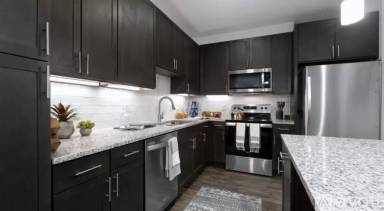 Main picture of 1905 W 41st St