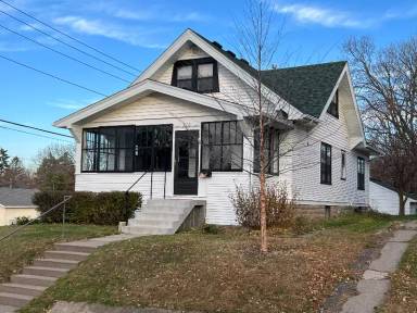 Main picture of 712 Winslow Ave