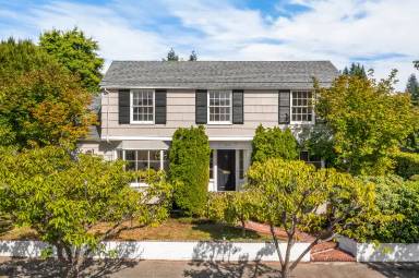 Main picture of 2926 W Blaine St