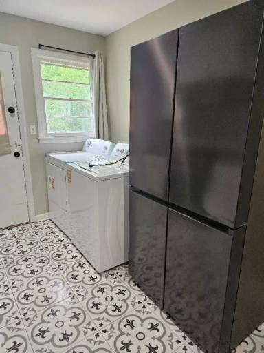 Main picture of 556 Rogers Dr