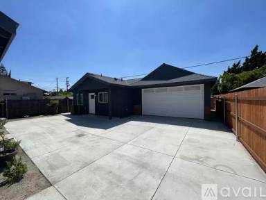 Main picture of 3913 Cedar Ave