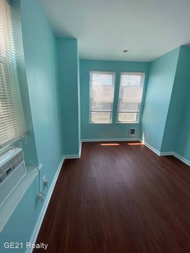 Main picture of 1542 Tasker St