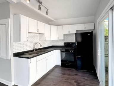 Main picture of 214 Gold Ave NW