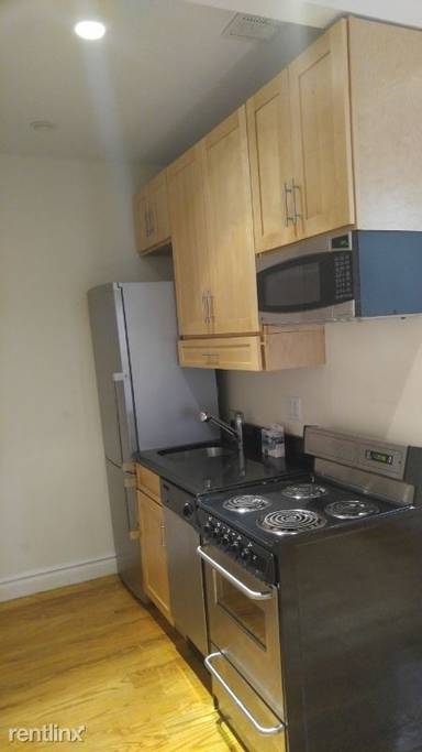 Main picture of 326 E 35th St