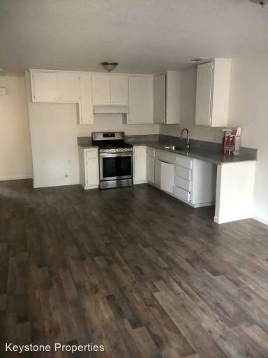 Main picture of 415 W 23rd St