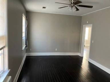 Main picture of 634 W Main St