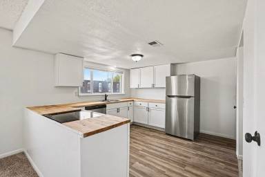 Main picture of 6820 Chapel Dr