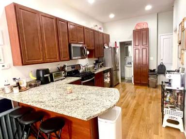 Main picture of 2337 N Janssen Ave
