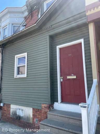 Main picture of 724 State St