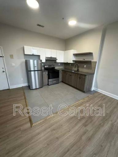 Main picture of 200 Godwin Ave