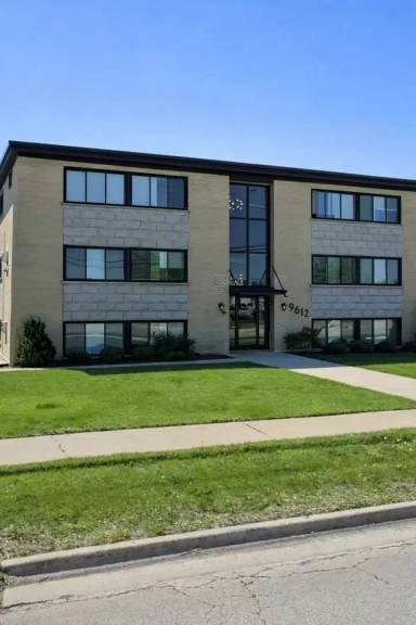 Main picture of 9612 Greenwood Ave