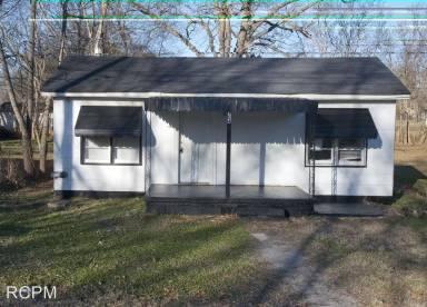 Main picture of 304 Treymore Ave NW