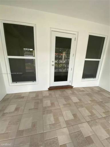 Main picture of 6861 SW 28th St