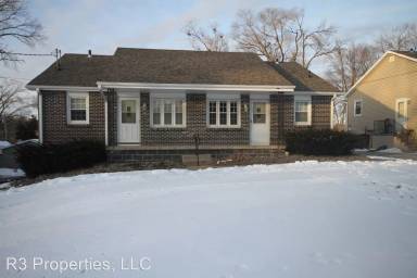 Main picture of 907 Kenyon Ave