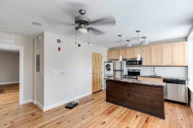Main picture of 1710 E Franklin St