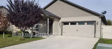 Main picture of 682 Diamond Lake St