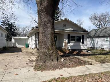 Main picture of 225 N English Ave