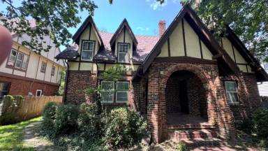 Main picture of 707 N Litchfield Ave