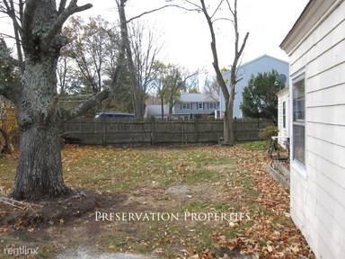 Main picture of 686 Saw Mill Brook Pkwy