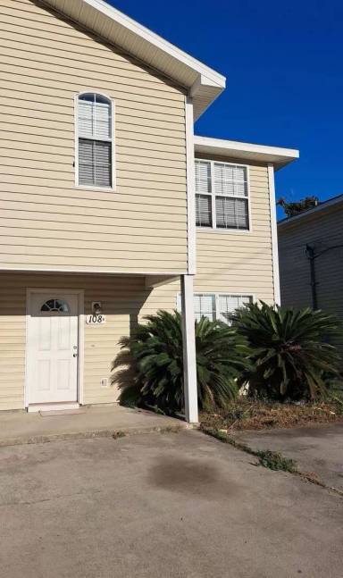 Main picture of 108 N Gray Ave