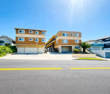 Main picture of 320 E Hyde Park Blvd