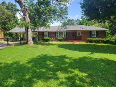 Main picture of 561 Skyview Cir