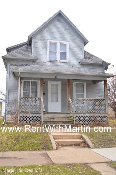 Main picture of 221 Moir St